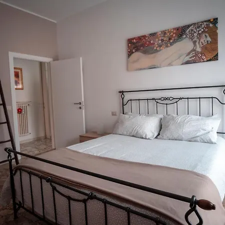 Bed & Breakfast Civico 8 - *